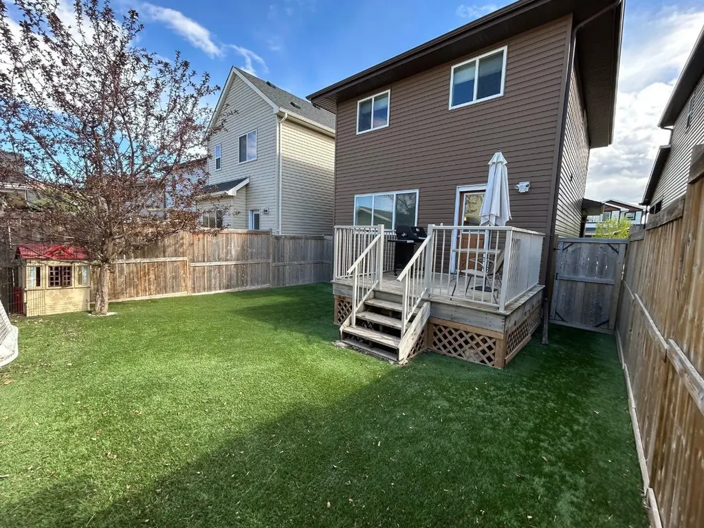 14 Reunion Grove Airdrie AB T4B 0Z7