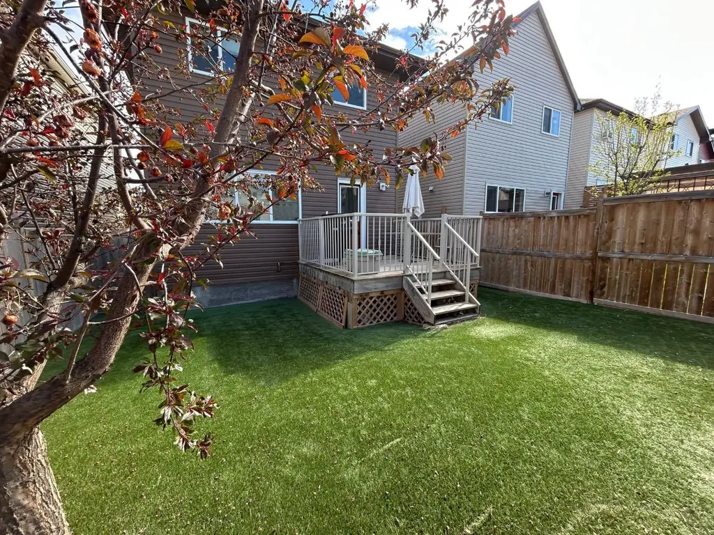 14 Reunion Grove Airdrie AB T4B 0Z7