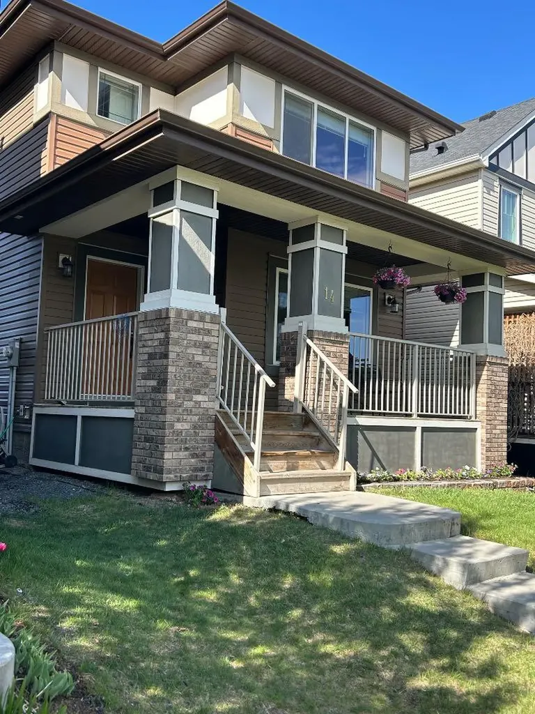 14 Reunion Grove Airdrie AB T4B 0Z7