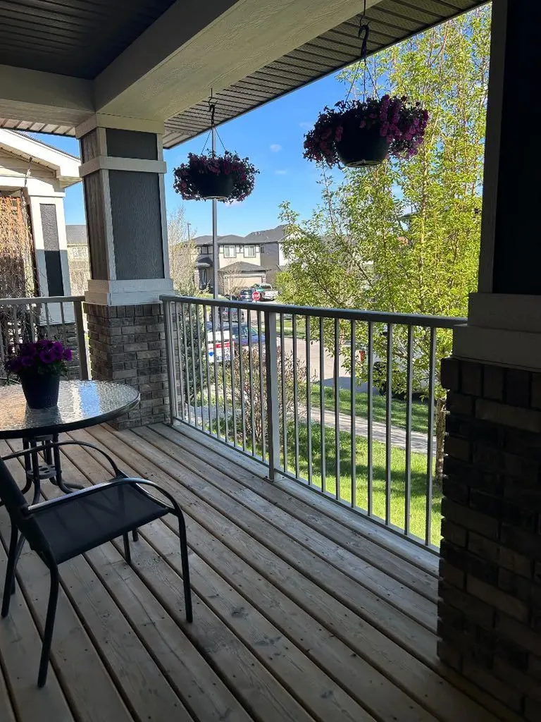 14 Reunion Grove Airdrie AB T4B 0Z7