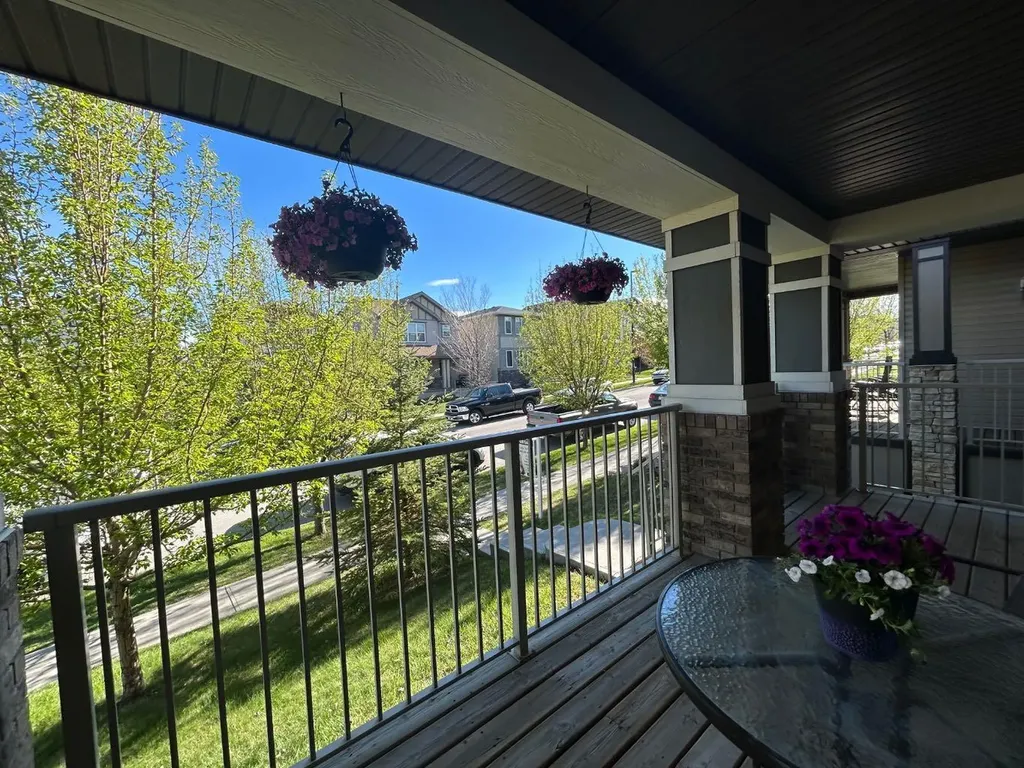 14 Reunion Grove Airdrie AB T4B 0Z7