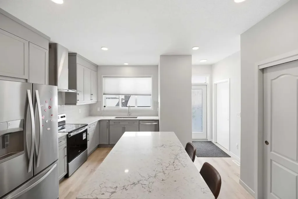 34 Aquila Way NW Calgary AB T3R 1Z6