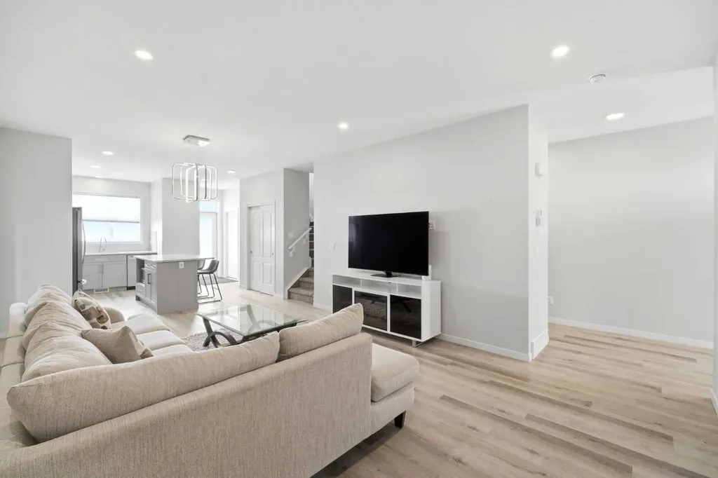 34 Aquila Way NW Calgary AB T3R 1Z6