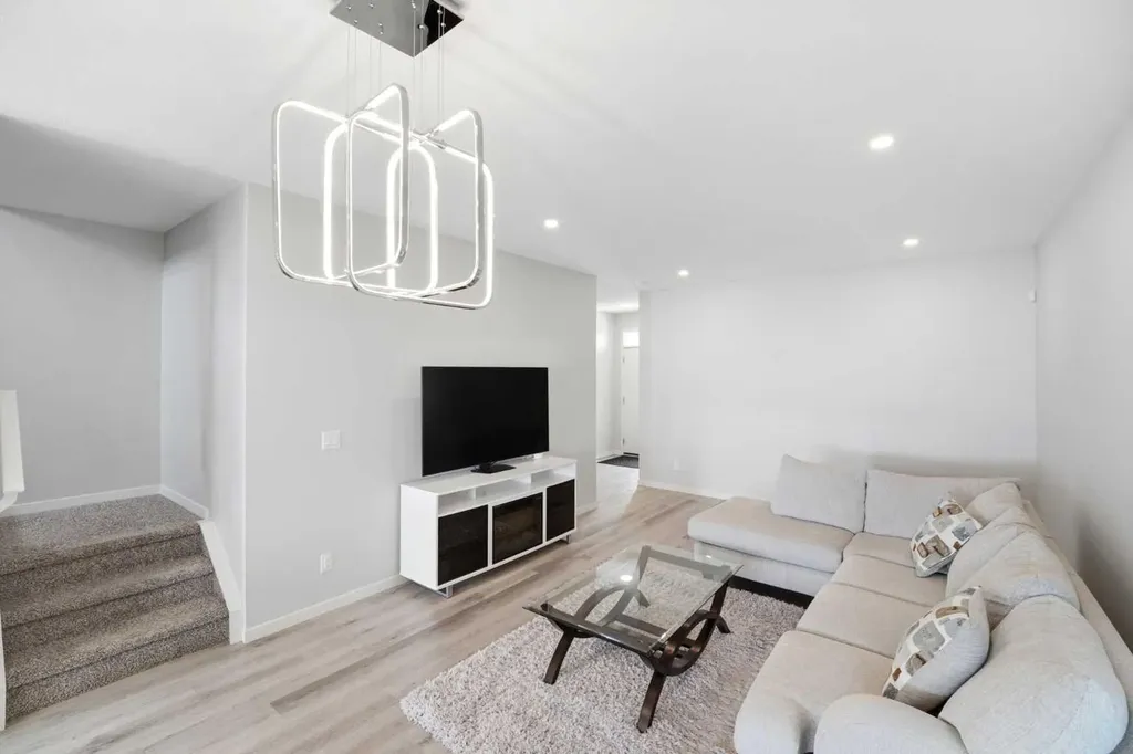 34 Aquila Way NW Calgary AB T3R 1Z6
