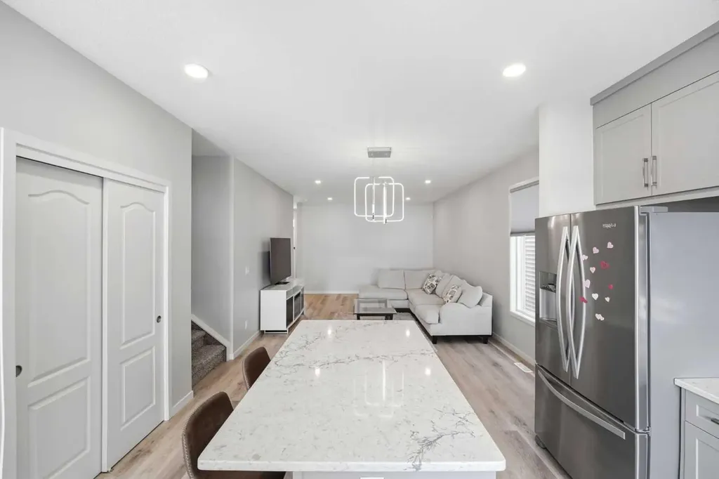 34 Aquila Way NW Calgary AB T3R 1Z6