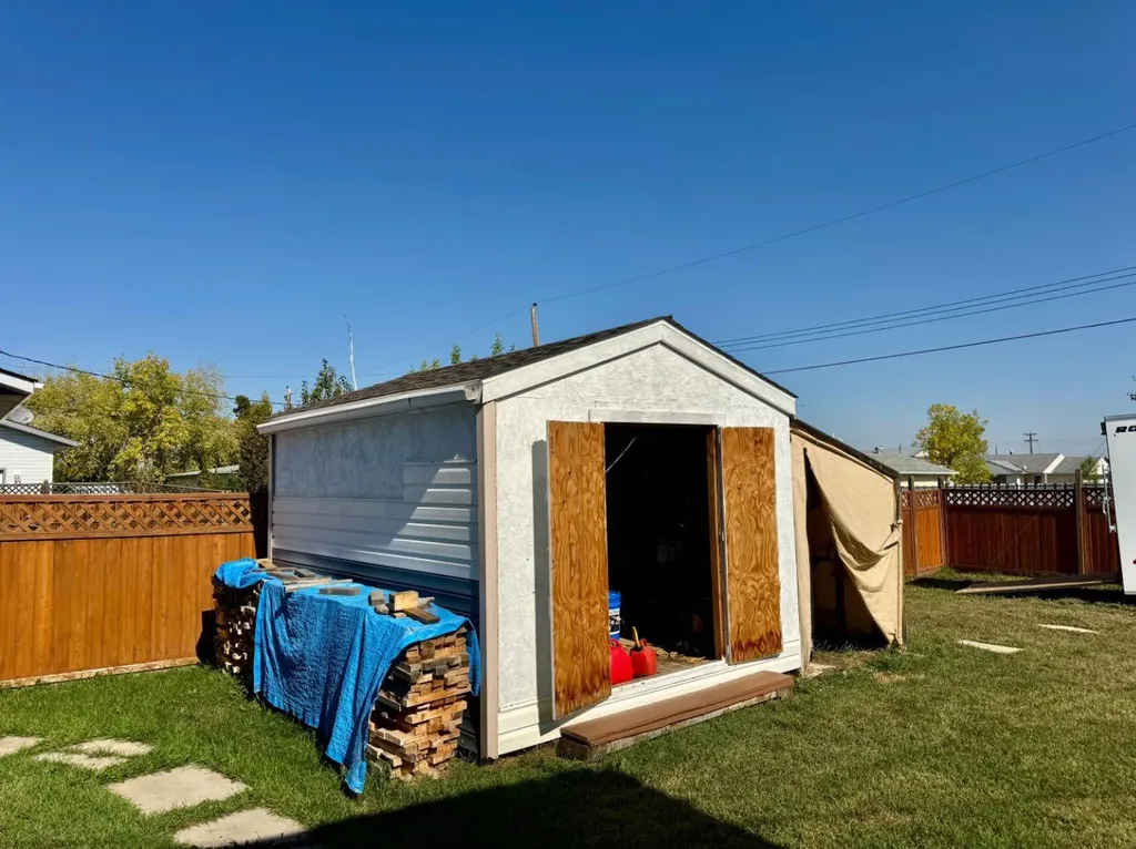 4631 54 Street Rycroft AB T0H 3A0