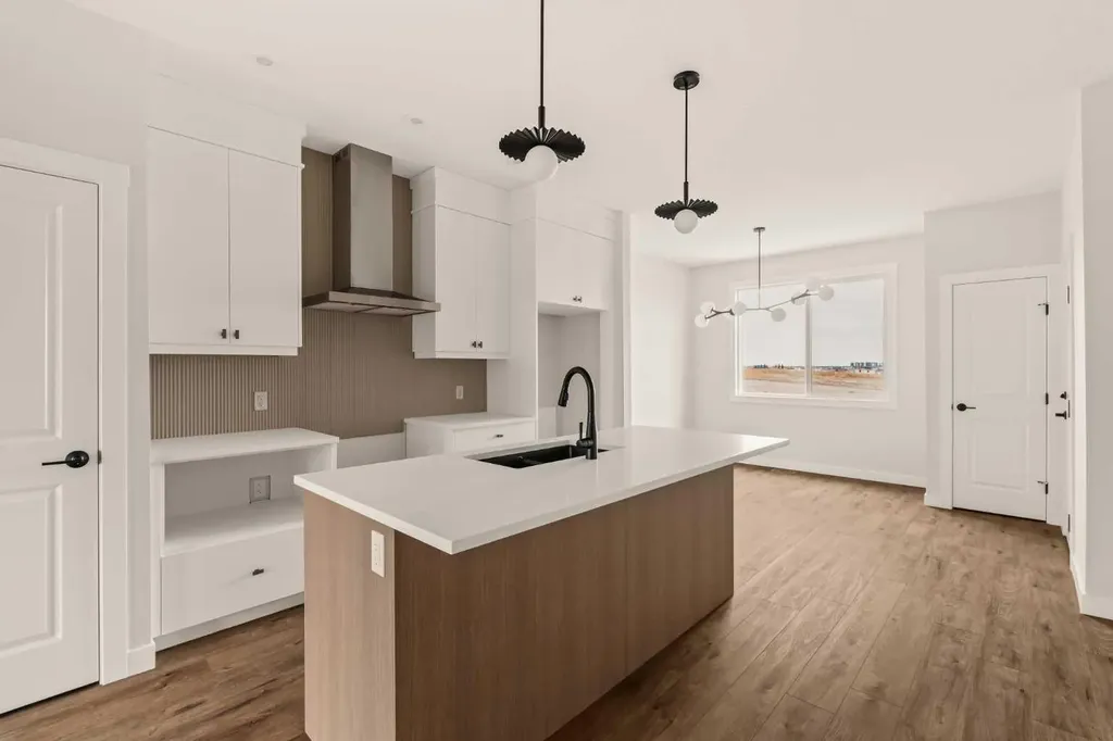 19760 45 Street SE Calgary AB T3M 4B3