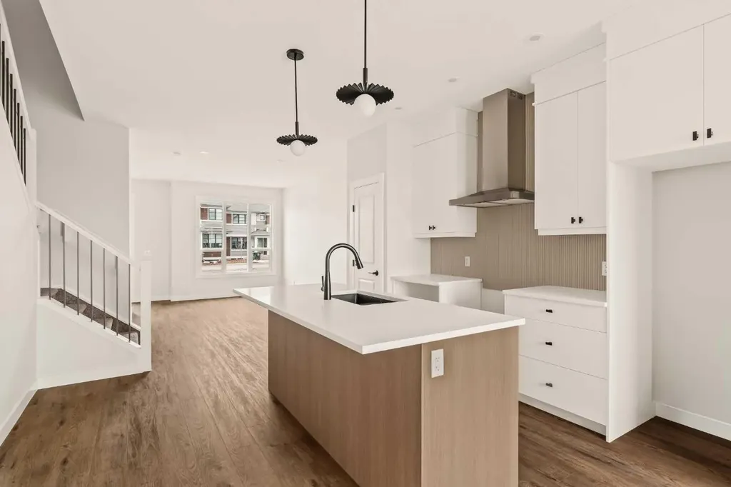 19760 45 Street SE Calgary AB T3M 4B3