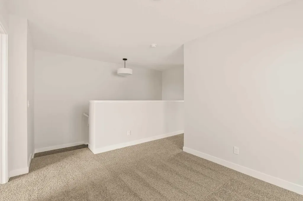 19760 45 Street SE Calgary AB T3M 4B3