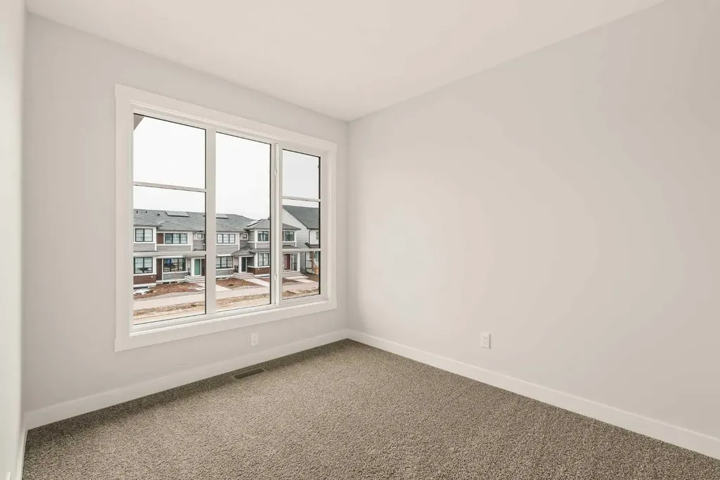 19760 45 Street SE Calgary AB T3M 4B3