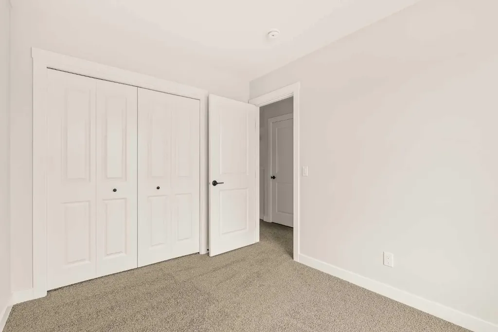 19760 45 Street SE Calgary AB T3M 4B3