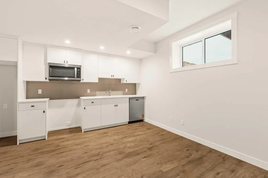 19760 45 Street SE Calgary AB T3M 4B3