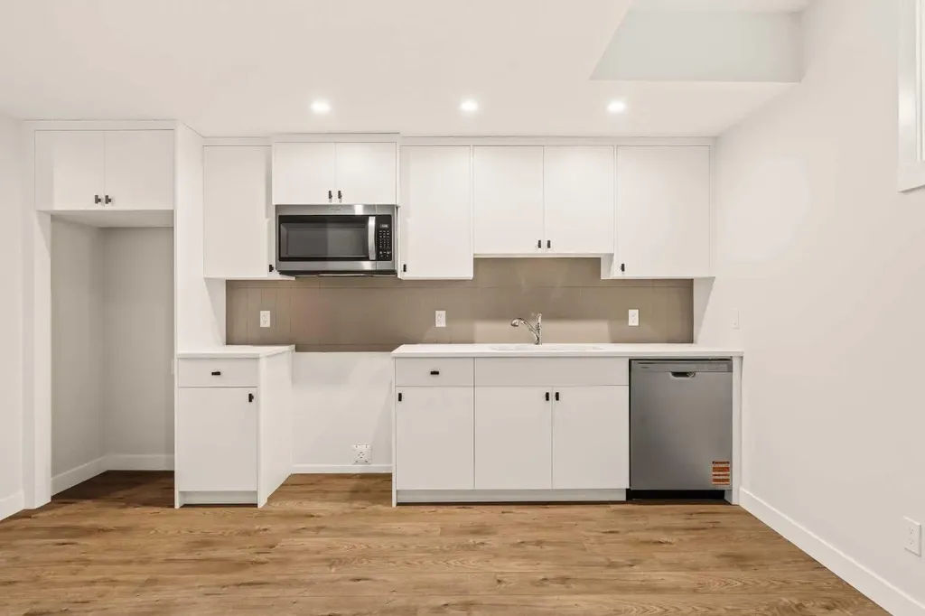 19760 45 Street SE Calgary AB T3M 4B3
