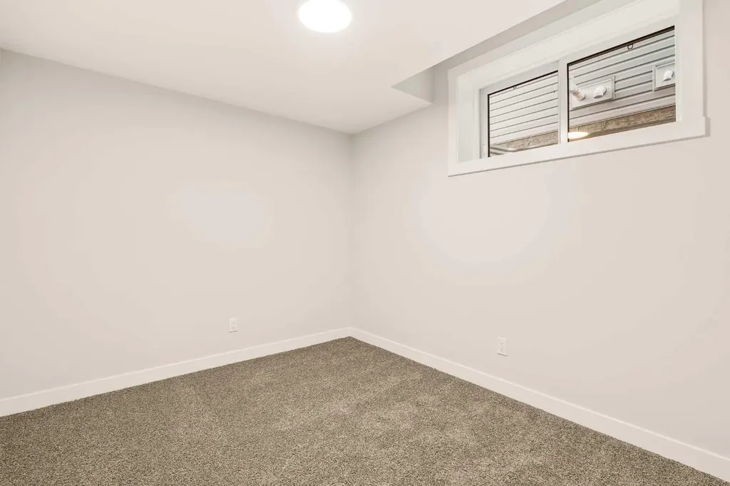 19760 45 Street SE Calgary AB T3M 4B3