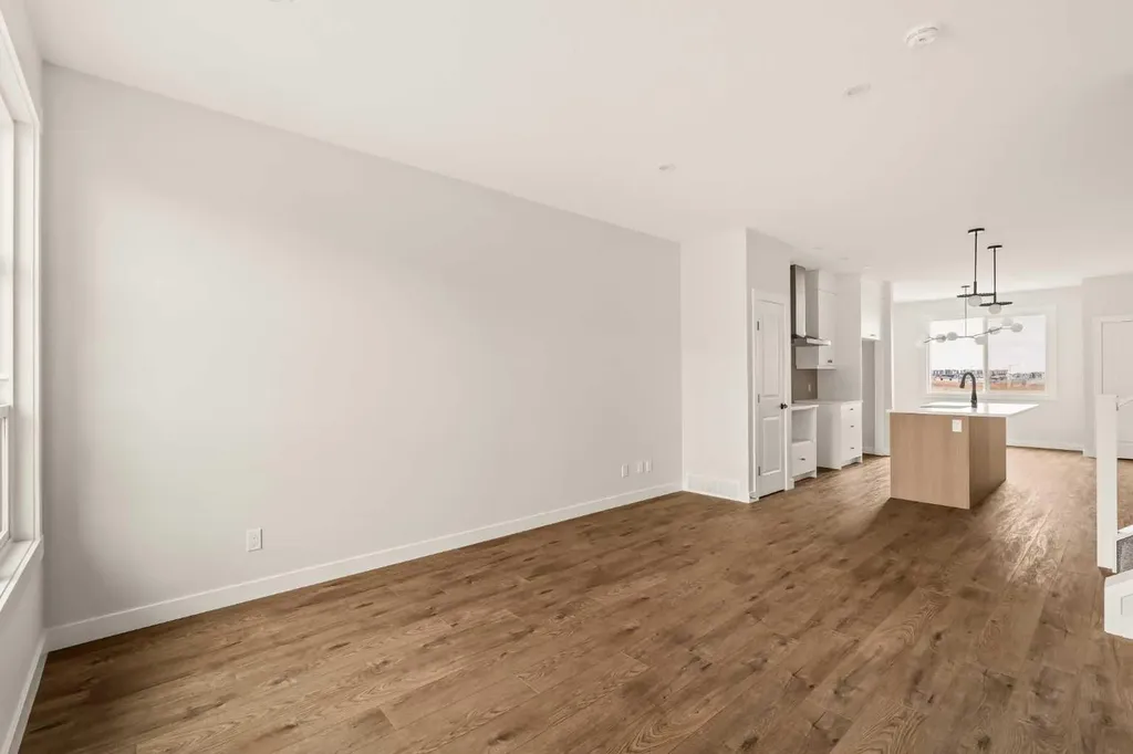 19760 45 Street SE Calgary AB T3M 4B3
