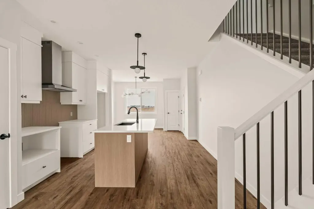 19760 45 Street SE Calgary AB T3M 4B3