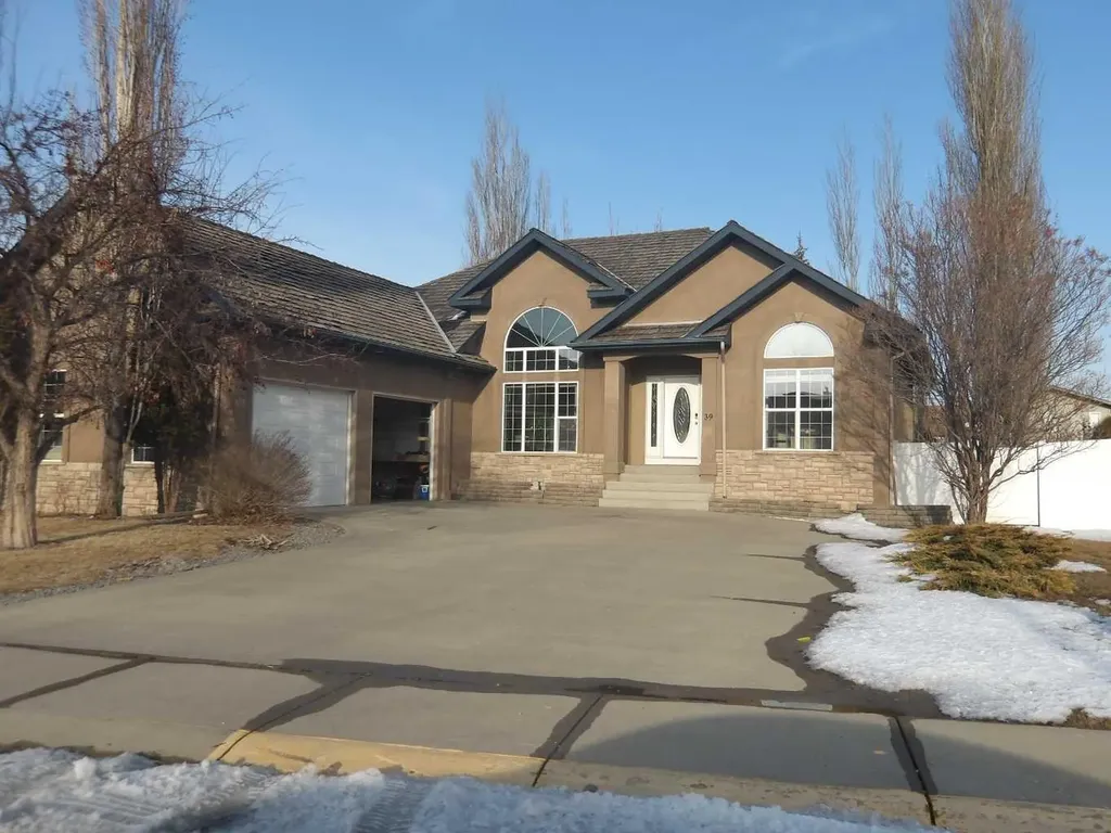 39 Ashley Close Red Deer AB T4R2X3