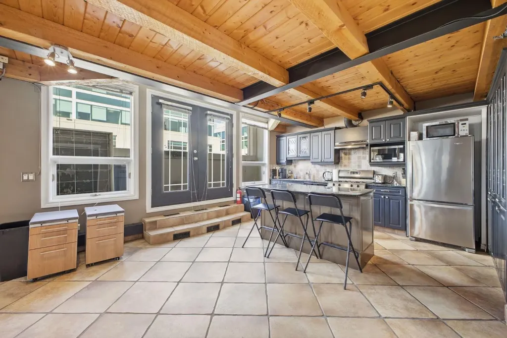 1117 1 Street SW Calgary AB T2R0T9