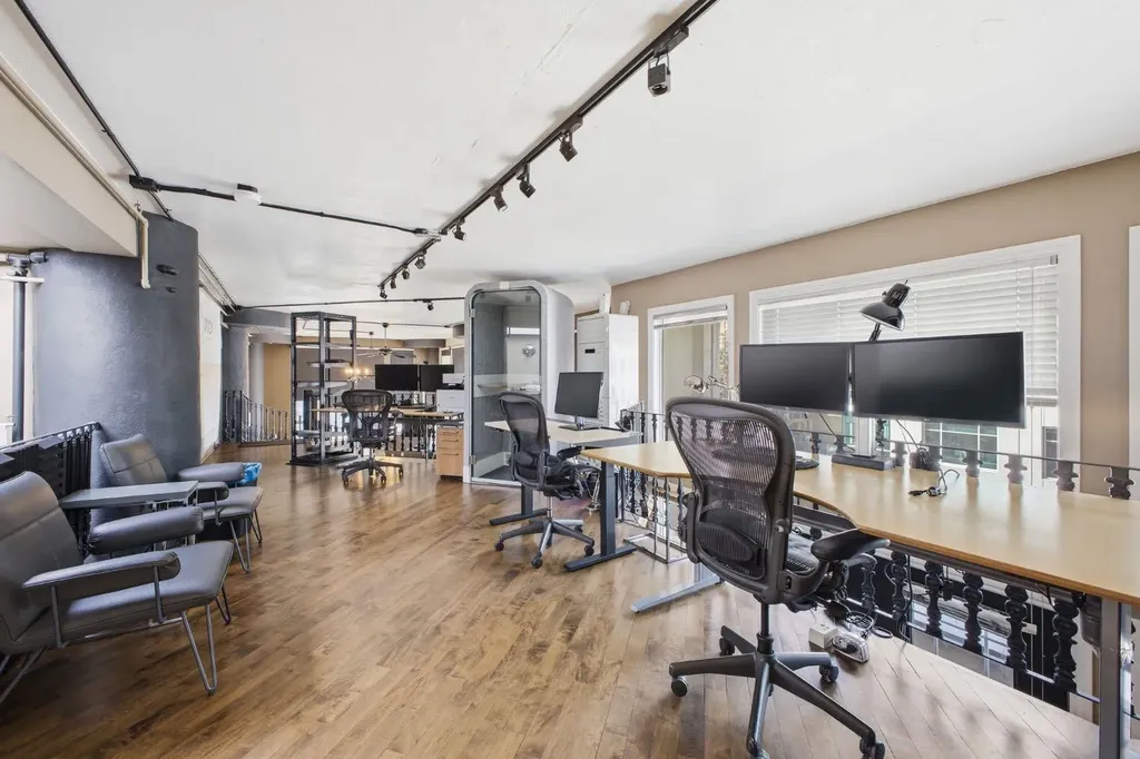 1117 1 Street SW Calgary AB T2R0T9