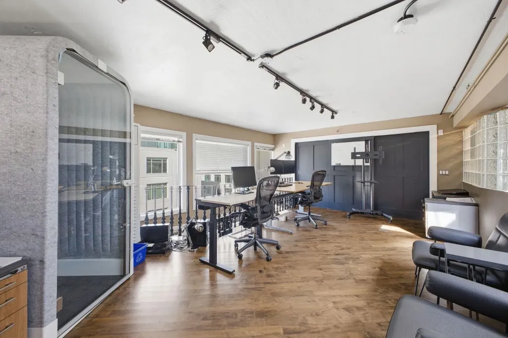 1117 1 Street SW Calgary AB T2R0T9