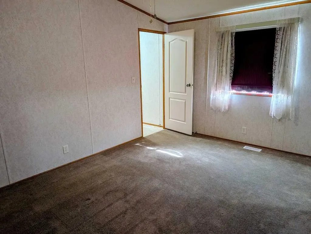 211 Railway Avenue Coaldale AB T1M 0A8