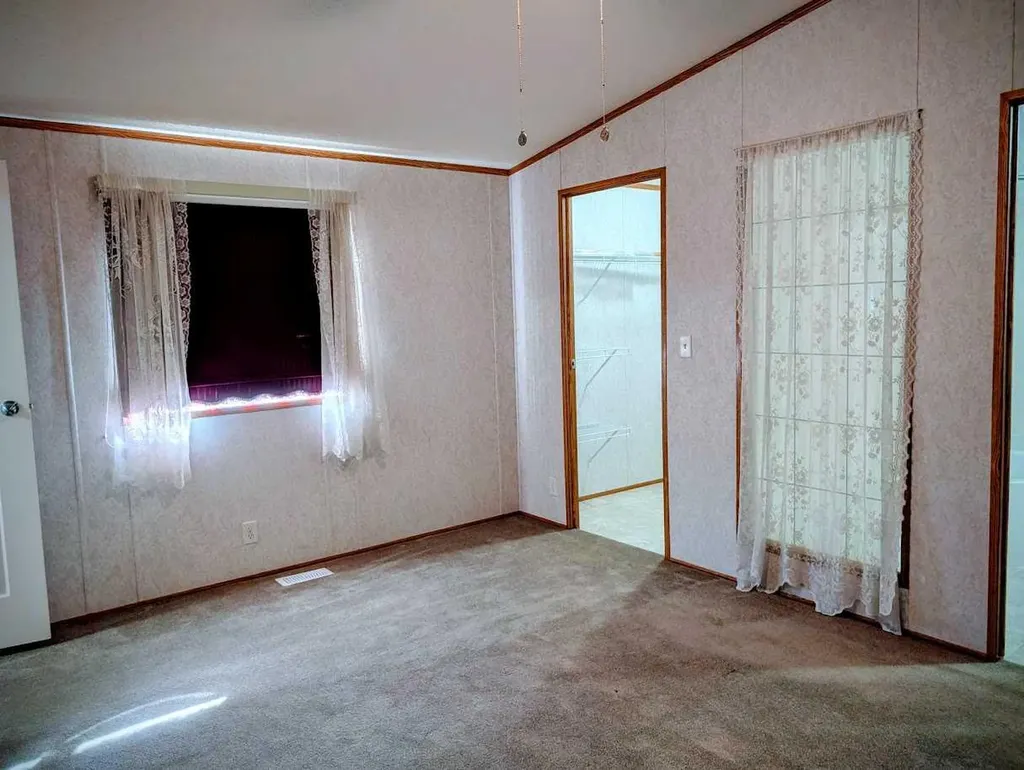 211 Railway Avenue Coaldale AB T1M 0A8