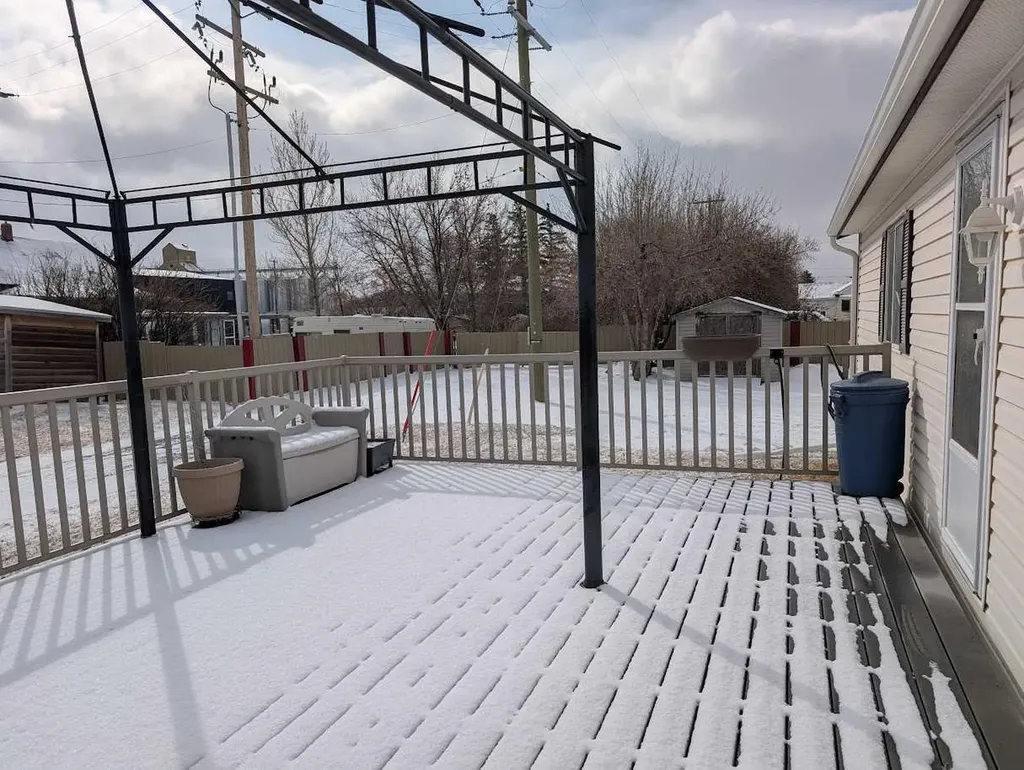 211 Railway Avenue Coaldale AB T1M 0A8