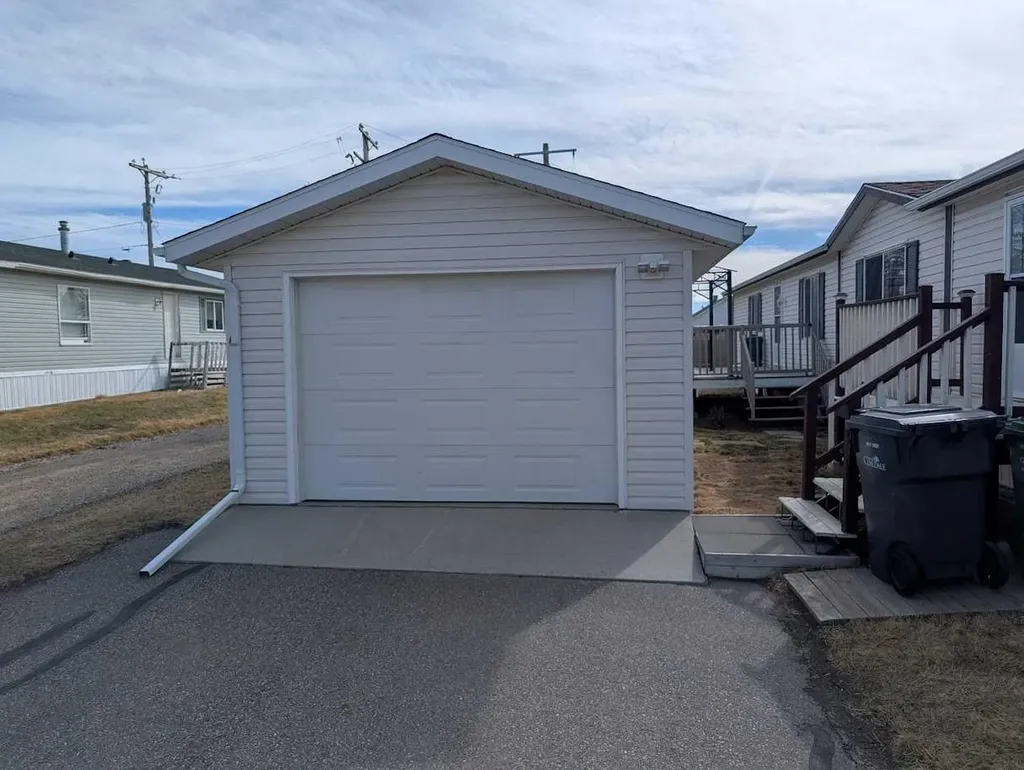 211 Railway Avenue Coaldale AB T1M 0A8