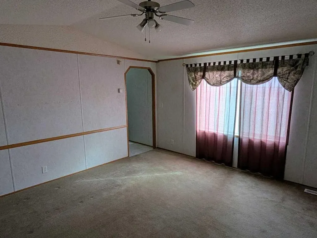 211 Railway Avenue Coaldale AB T1M 0A8