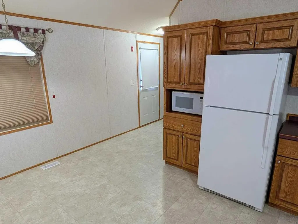 211 Railway Avenue Coaldale AB T1M 0A8