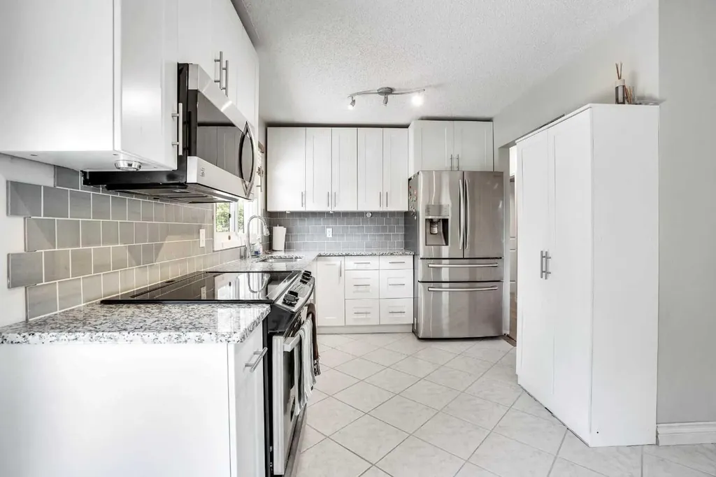52 Harrow Crescent SW Calgary AB T2V 3A9