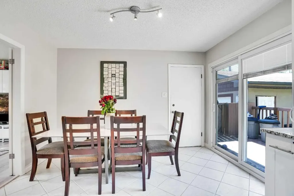 52 Harrow Crescent SW Calgary AB T2V 3A9