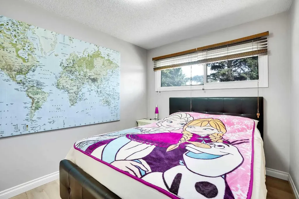 52 Harrow Crescent SW Calgary AB T2V 3A9