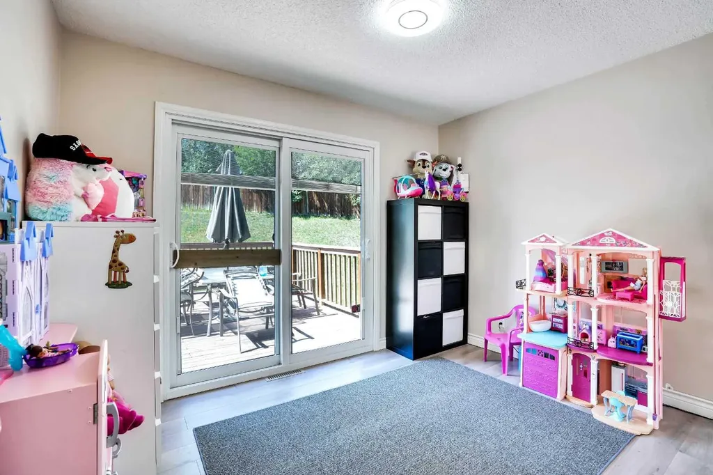 52 Harrow Crescent SW Calgary AB T2V 3A9
