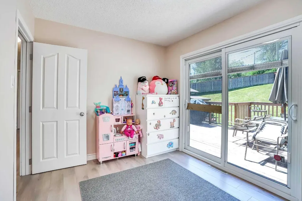 52 Harrow Crescent SW Calgary AB T2V 3A9