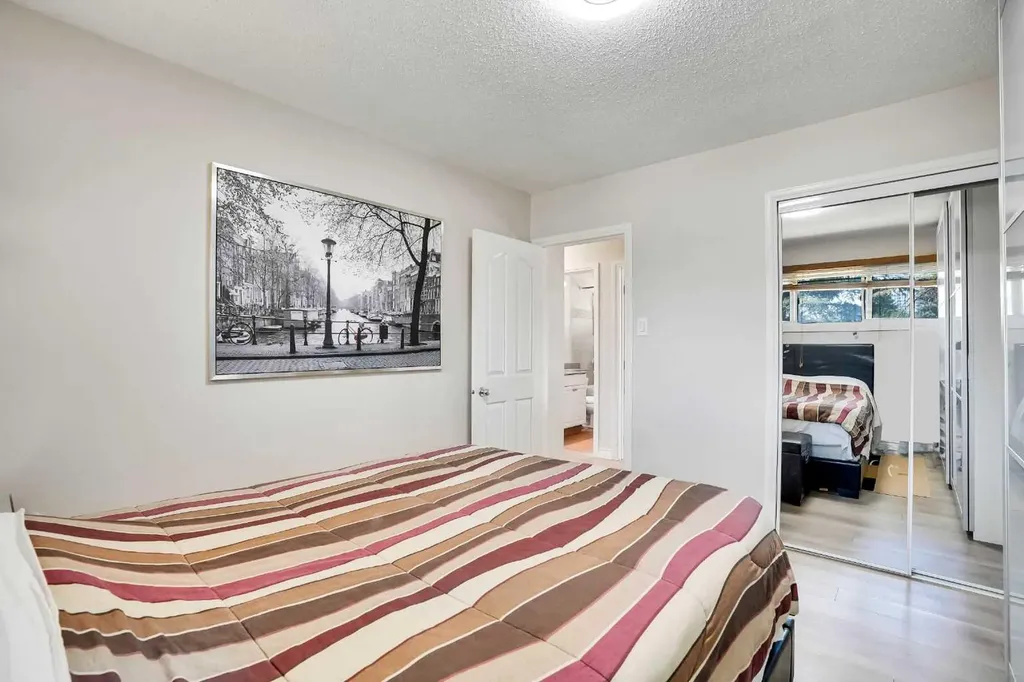 52 Harrow Crescent SW Calgary AB T2V 3A9