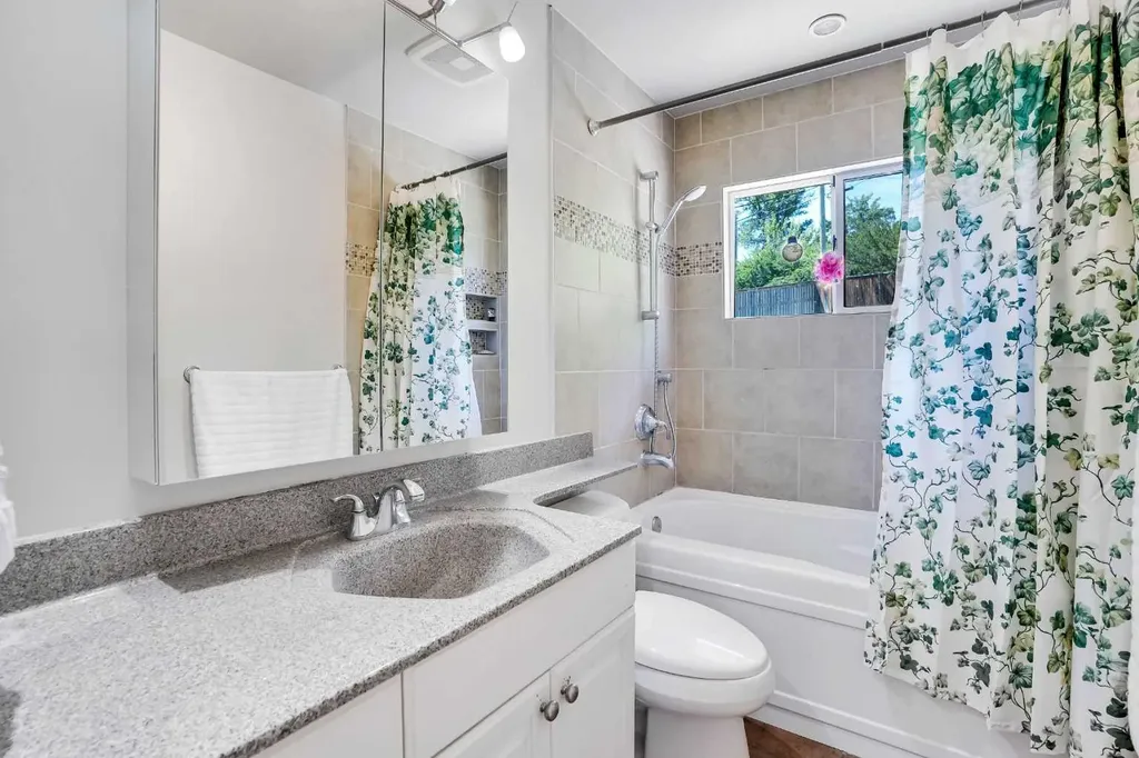 52 Harrow Crescent SW Calgary AB T2V 3A9