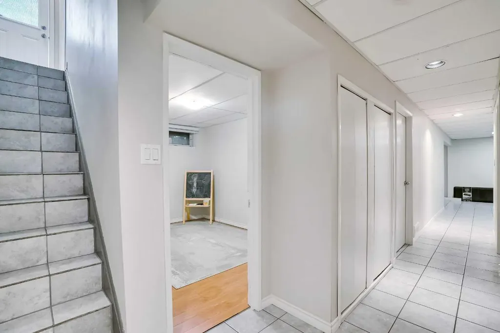 52 Harrow Crescent SW Calgary AB T2V 3A9