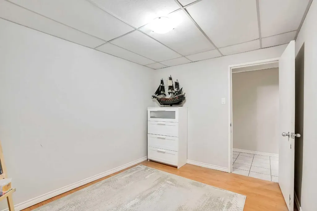 52 Harrow Crescent SW Calgary AB T2V 3A9