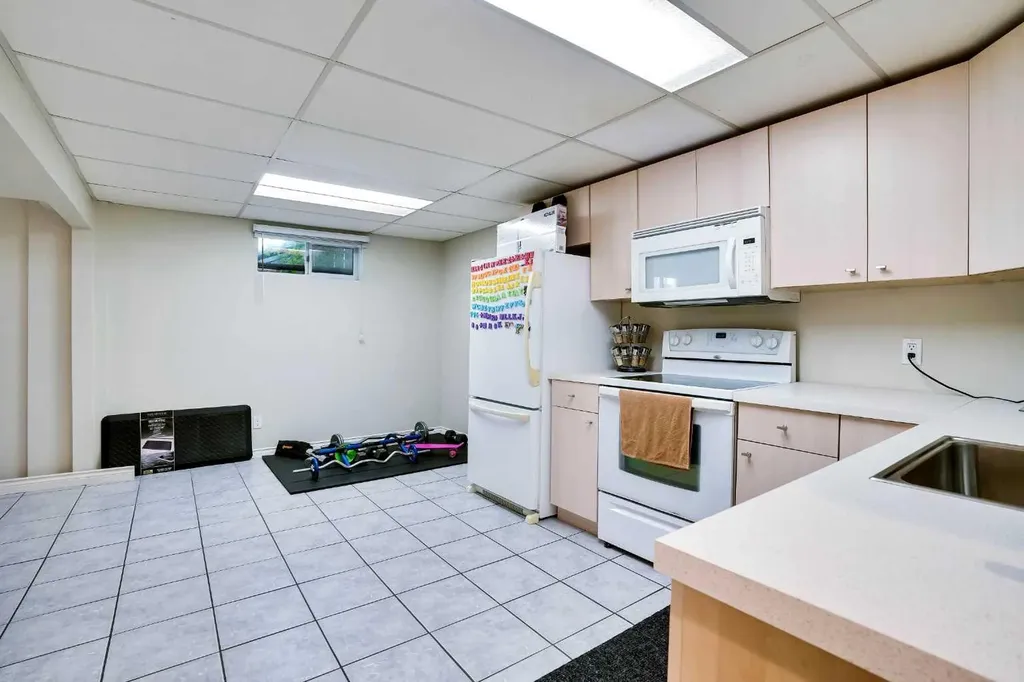 52 Harrow Crescent SW Calgary AB T2V 3A9
