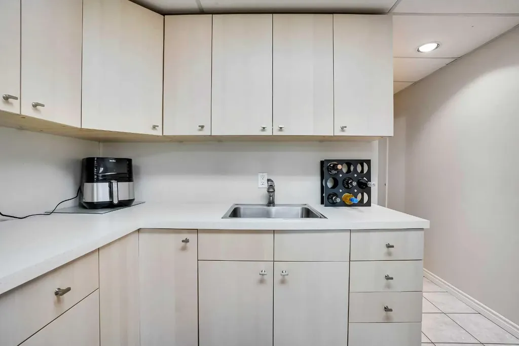 52 Harrow Crescent SW Calgary AB T2V 3A9