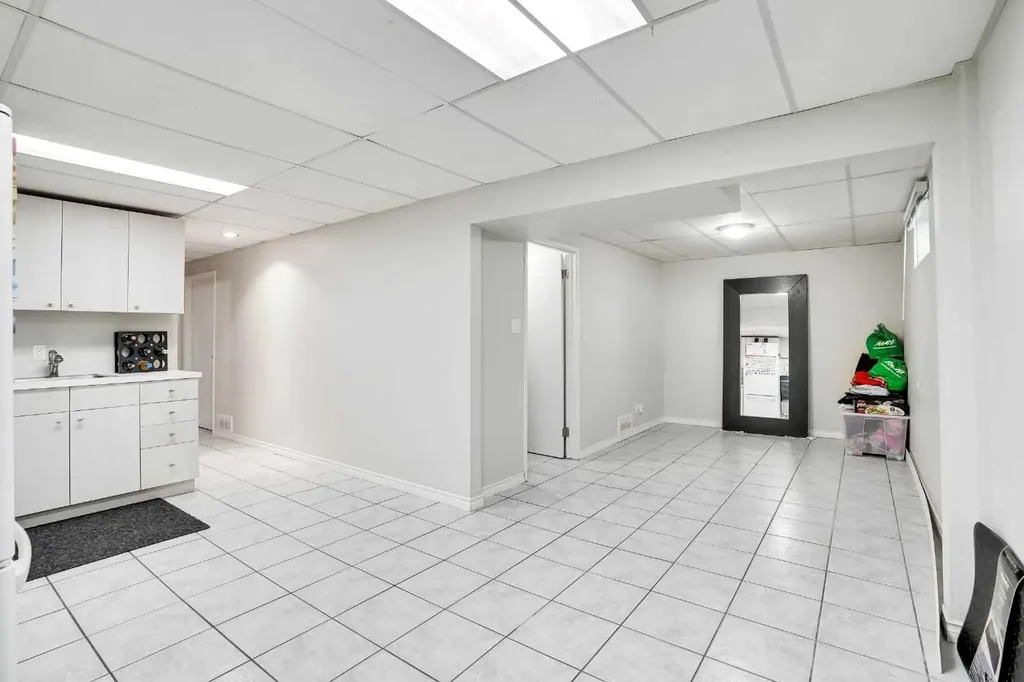 52 Harrow Crescent SW Calgary AB T2V 3A9
