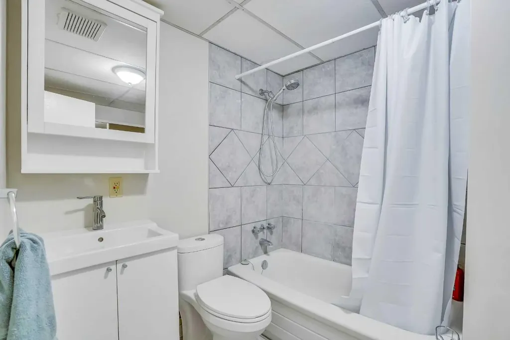 52 Harrow Crescent SW Calgary AB T2V 3A9