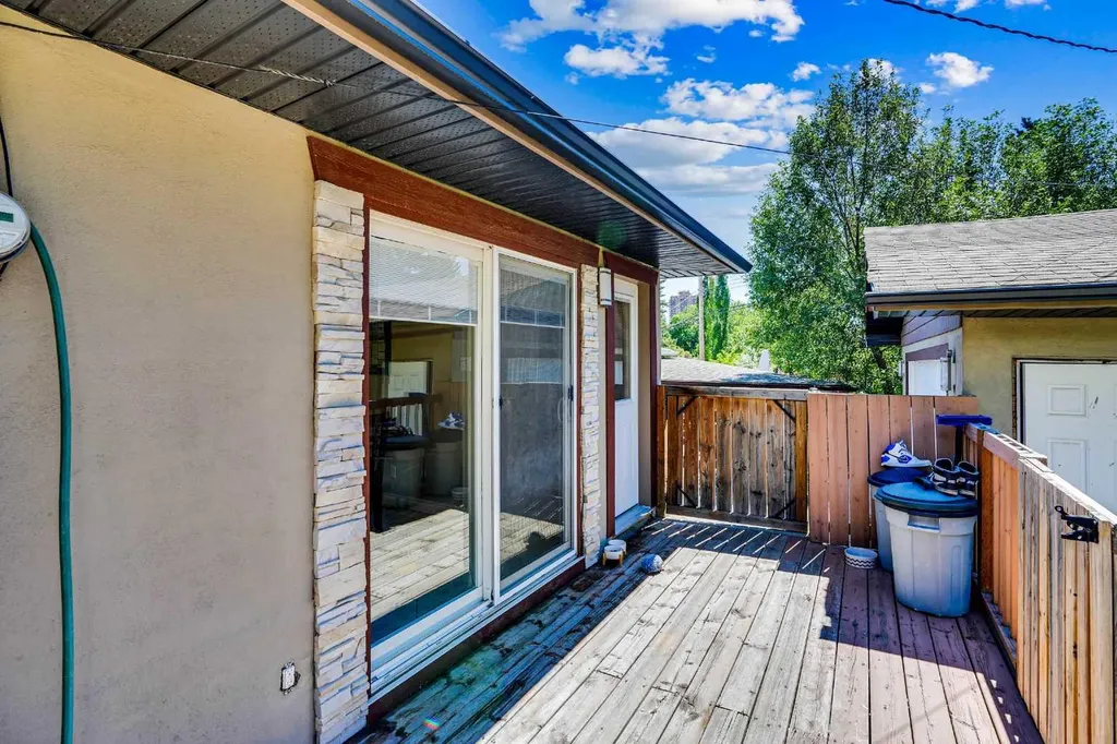 52 Harrow Crescent SW Calgary AB T2V 3A9