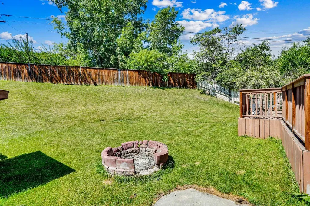 52 Harrow Crescent SW Calgary AB T2V 3A9