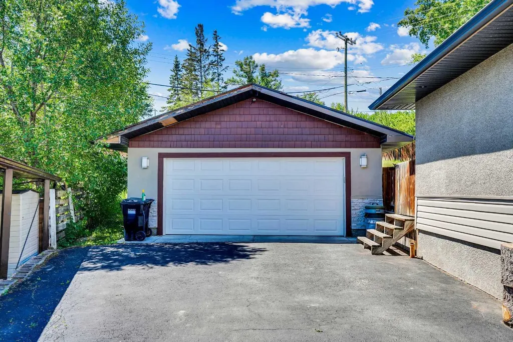 52 Harrow Crescent SW Calgary AB T2V 3A9