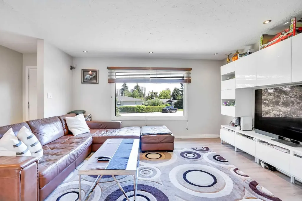 52 Harrow Crescent SW Calgary AB T2V 3A9