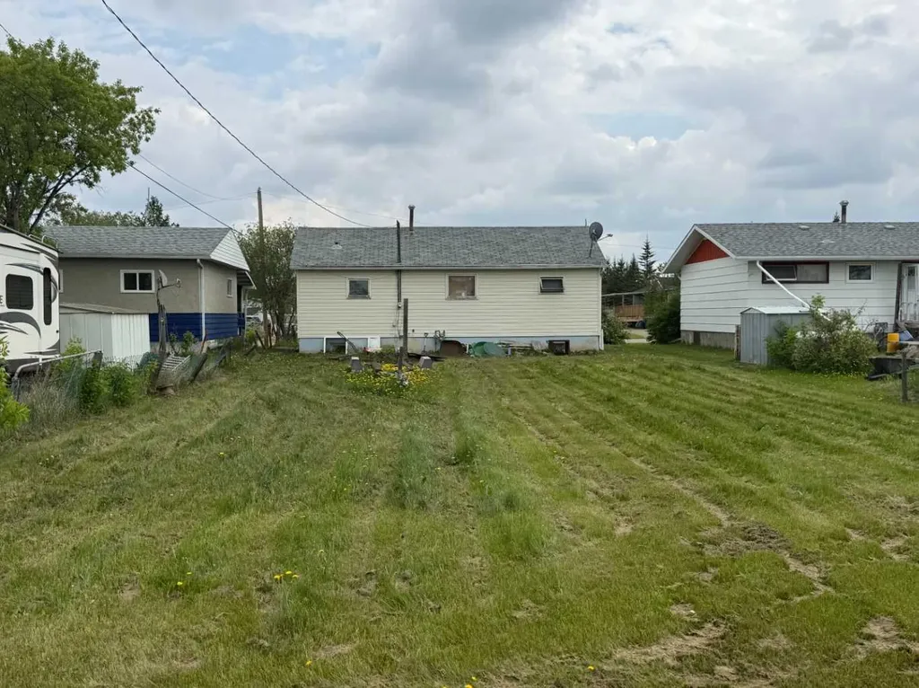 10112 99 Street Nampa AB T0H 2R0