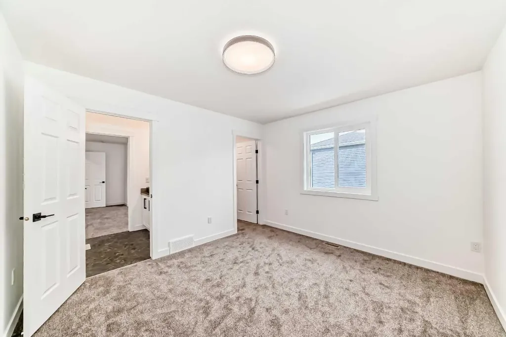 267 Chelsea Heath Chestermere AB T1X2N4