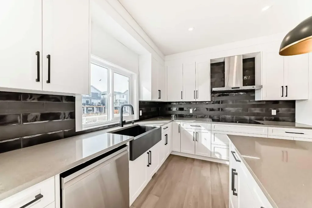 267 Chelsea Heath Chestermere AB T1X2N4